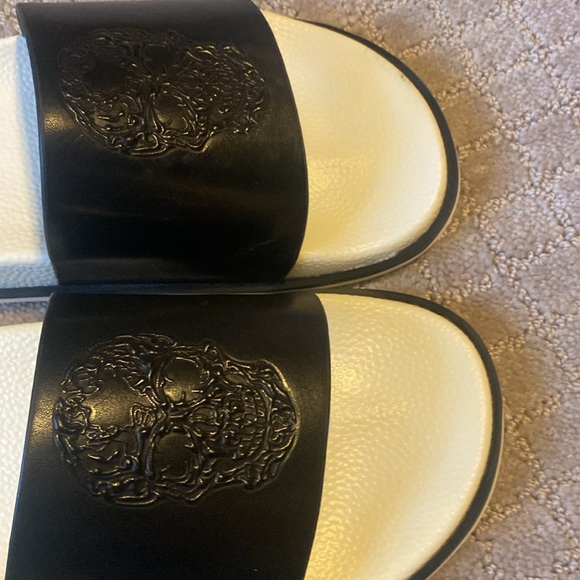 Robert Graham Slides - Picture 4 of 6